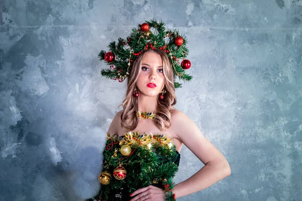Menina Bonita Traje Árvore Natal — Fotografia de Stock