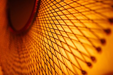 Art Deco tarzında altın güneş aynası. Soyut geometrik desenler