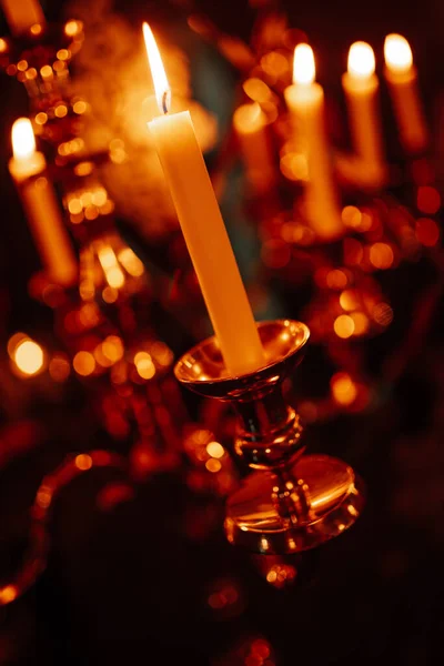Lumânări Într Candelabru Metalic Tentă Caldă — Fotografie, imagine de stoc