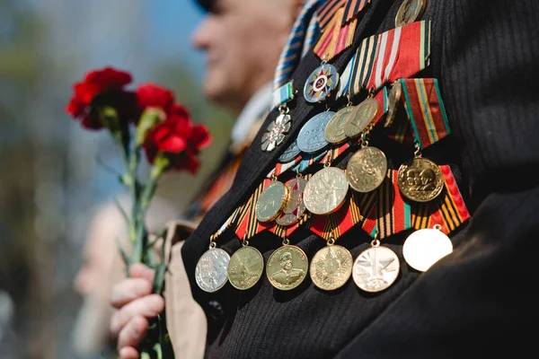 Hari Kemenangan Perintah Dan Medali Dada Seorang Veteran Close — Stok Foto