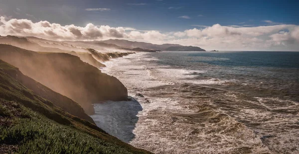 Sonnenaufgang an der Muschelfelsenküste, San Francisco Bay Area, Nordkalifornien — Stockfoto
