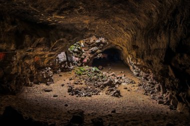 Volkanik lav tüpü kısmi çöküş, Plutos Mağarası, Kuzey Kaliforniya