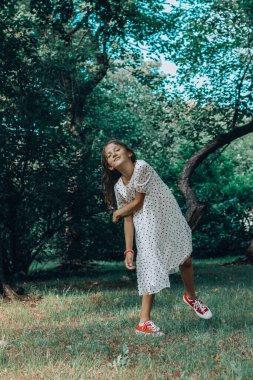 Mutlu görünüyor muydu??