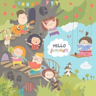 Oynamak ve eğlenmek içinde treehouse çocuk