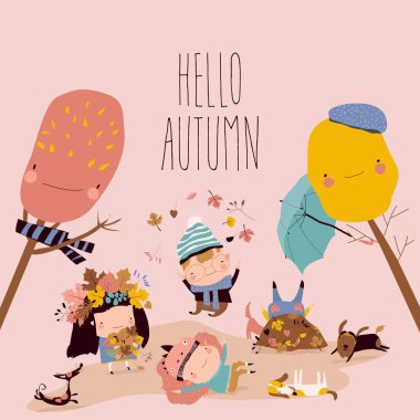 Mutlu çocuklar sonbahar yapraklarıyla oynuyorlar. Merhaba sonbahar.