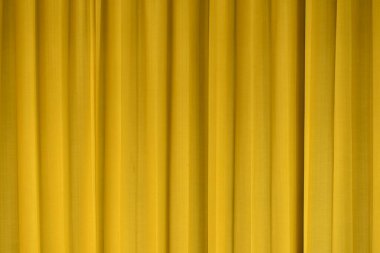 Altın desenli sarı ipek perde