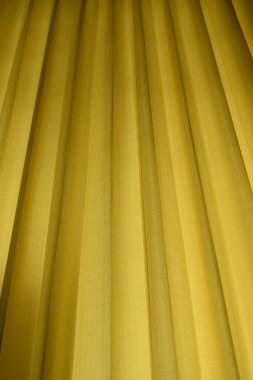 Sarı ipek arka plan. Sarı ipek kumaş. Sarı ipek kumaş. doku arkaplanı. Geometrik desen, kumaş ve tasarım projesi için doku. perded kumaş