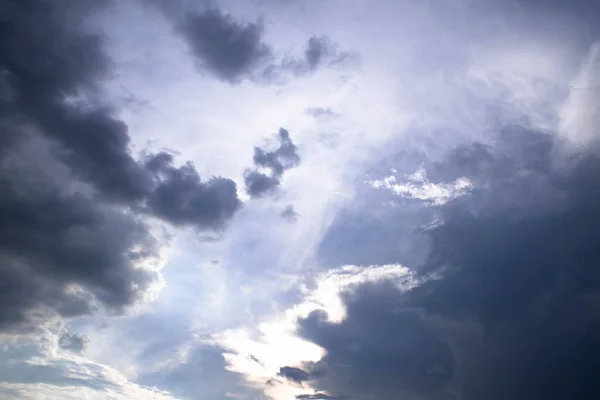 Gökyüzündeki bulutlar