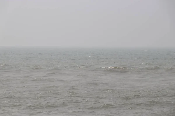 Onde Sulla Spiaggia Grande Onda Rottura Oceano Una Spiaggia Sabbia — Foto Stock