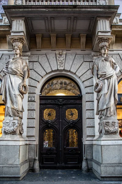 Budapeşte 'den eski bina girişi