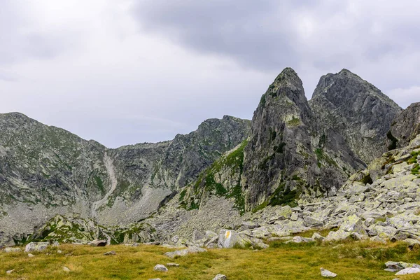 罗马尼亚Retezat自然公园的落基陡峭山脉全景 — 图库照片