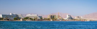 Eilat, İsrail 'in merkez plajındaki panoramik manzara