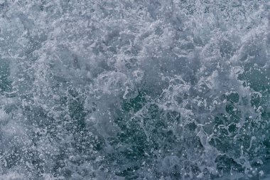 Deniz Köpüğü ve Hareketli Okyanus Suyu Dökümü.