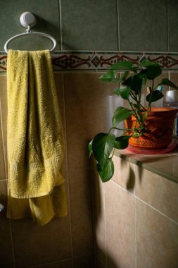 Havlu kuru eller ve banyo lavabosuna yerleştirmek için.