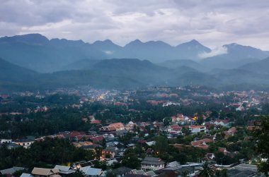 Luang Prabang, Laos 'un hava manzarası, dağ arkaplanı.