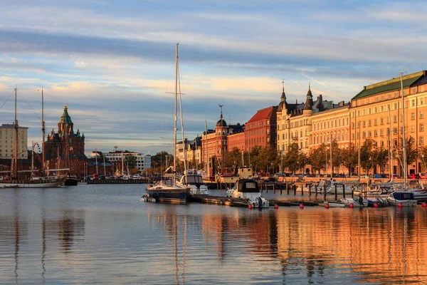 Geweldige Zonsopgang Stadsgezicht North Harbour Helsinki Centrum Finland Uspenskin Kathedraal — Stockfoto