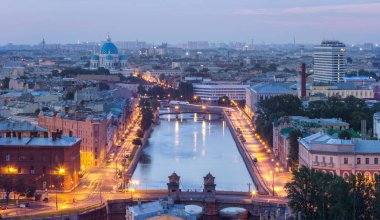 Yaz gecesi Fontanka Nehri, Starokalinkin Köprüsü, Kolomna Bölgesi, Trinity Katedrali, Saint-Petersburg, Rusya