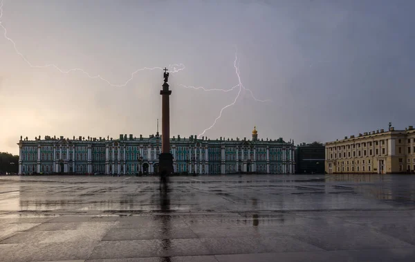 Palastplatz Bei Gewitter Mit Blitzen Sankt Petersburg Russland Eremitage Und — Stockfoto