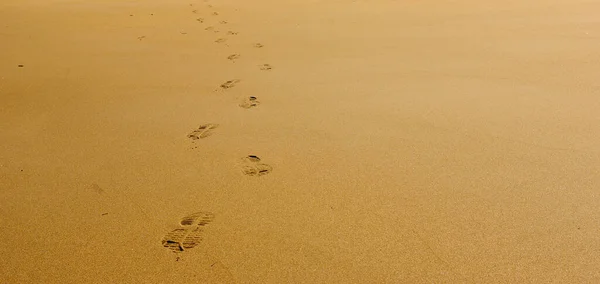 Mänskliga Fotspår Gul Sand Strand — Stockfoto