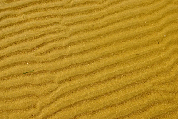 Textur Vågor Gul Sand Stranden Skjuten Ovanifrån Idealisk För Bakgrunder — Stockfoto