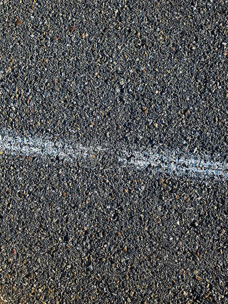中央に白線のある道路の上からの写真 — ストック写真
