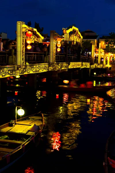 越南广南道海安古镇考安海大桥美丽的夜景 — 图库照片