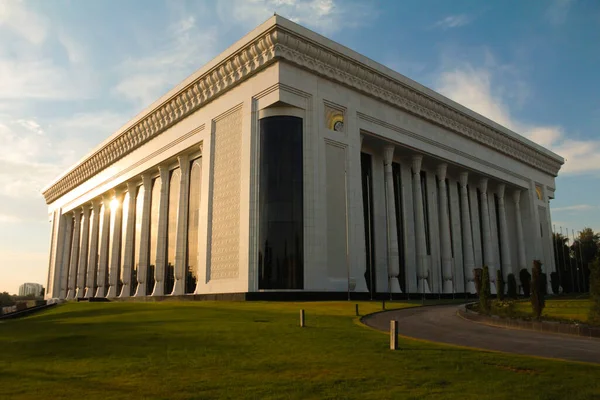 우즈베키스탄 타슈켄트에 우즈베키스탄 건물의 스톡 사진