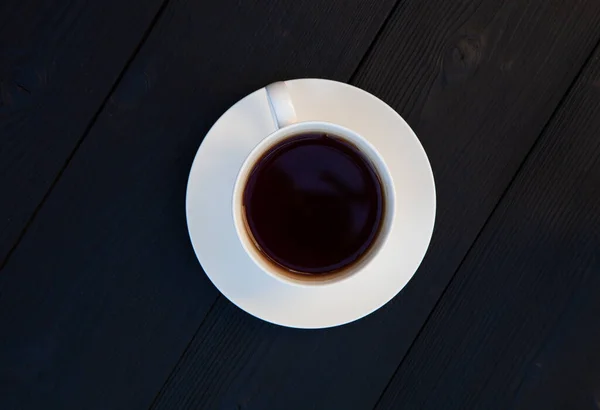 Tazza Piattino Con Nero Sfondo Scuro — Foto Stock