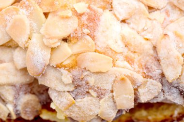 Bademli kruvasan doku kadar kapatın