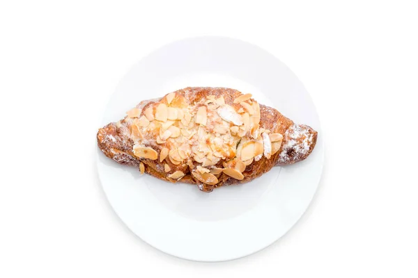 Beyaz tabakta Bademli kruvasan