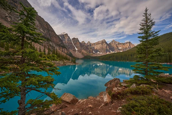 Belo Lugar Para Contemplar Moraine Lake Canadá — Fotografia de Stock