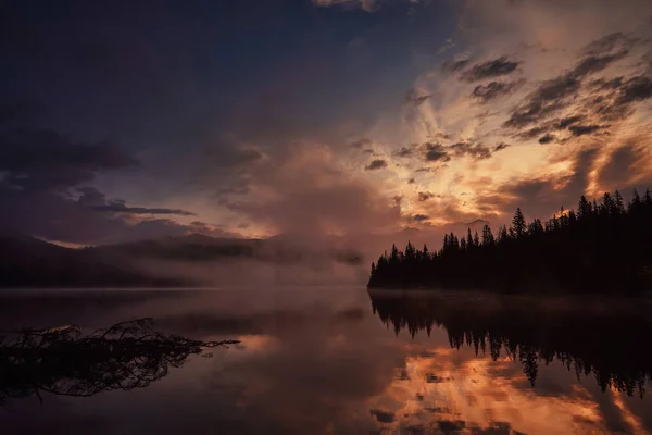 Pyramid Lake Sunrise Kanada — Stok Foto