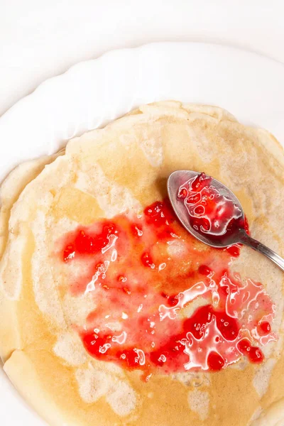 Pancake Buatan Sendiri Lezat Untuk Sarapan Dengan Latar Belakang Putih — Stok Foto