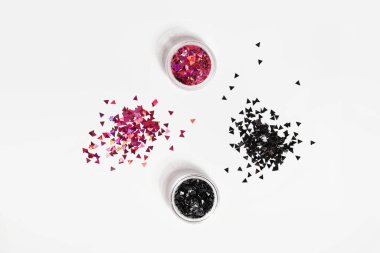 Evde manikür ve çivilerden jel çıkarma.