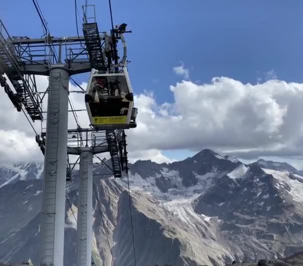 Gondola Linbana Elbrus Hytter Som Rör Sig Upp Och Ner — Stockvideo