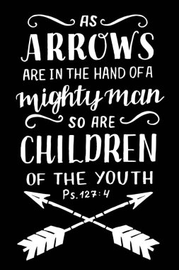 El yazısı Oklar siyah arka plandaki kudretli bir adamın elinde.