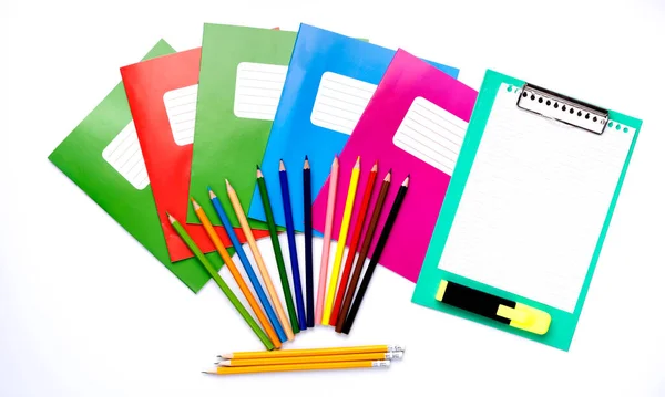 Colorido Livros Exercícios Escolares Lápis Desenho Sobre Fundo Branco — Fotografia de Stock