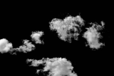 Siyah arka planda bulutlar. Ekran harmanlama kipini kullanırsanız, renkli ya da siyah ya da beyaz gökyüzü eklentileri için mükemmel.