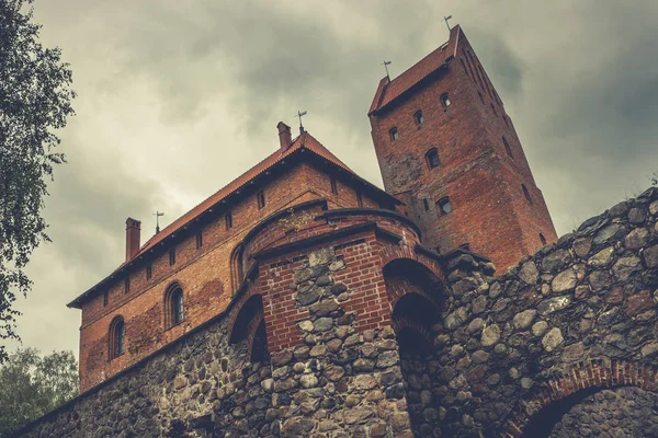 リトアニアのトラカイ市の古代の石の城 — ストック写真