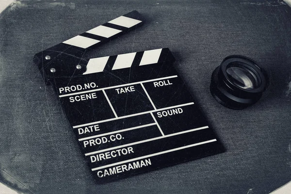 Clapperboard and lens — Stock Photo, Image