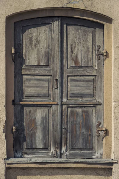 Alte Holztür — Stockfoto