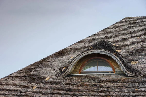 Stare okna dachowe — Zdjęcie stockowe