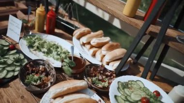 Modası geçmiş bir yemek şirketi.