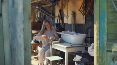 Çay yapma süreci, söğüt bitkisi, el işi. 