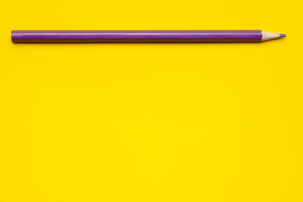 Horizontal purple sharp wooden pencil on a bright yellow background, isolated, copy space, mock up — Stock Photo, Image