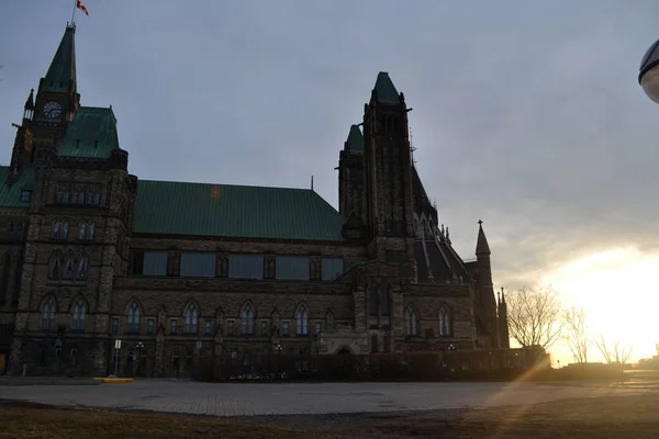 Colline du Parlement à Ottawa avec des édifices parlementaires et ministériels — Photo