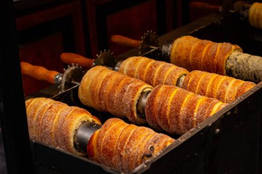Geleneksel Çek Prag dükkanda bir vitrin Trdelnik