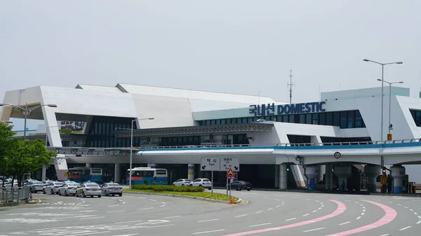 BUSAN KOREA JUNE-04-2020 Busan Gimhae Uluslararası Havalimanı Yurtiçi Binası