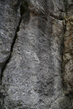 Kayanın dokusu. Kaya yüzeyinin dağ yamacı. Doğal mağara duvarı.