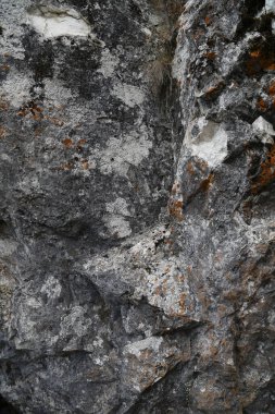 Kayanın dokusu. Kaya yüzeyinin dağ yamacı. Doğal mağara duvarı.